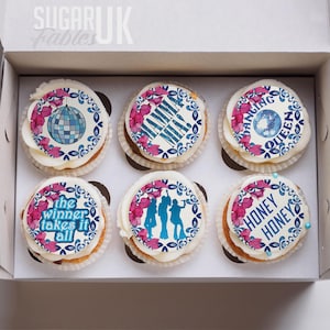 Imagens comestíveis retrô para cupcakes da Rainha Dançante de Santorini, inspiradas na era discoteca, perfeitas para festas de aniversário com tema mediterrâneo, no estilo dos anos 70 e com temática de ilha grega (Mamma Mia).