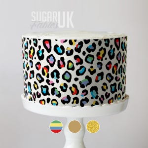 Envoltório comestível para bolo com estampa de leopardo. Folha de glacê com efeito arco-íris, glitter e cor natural, ideal para decoração de bolos!