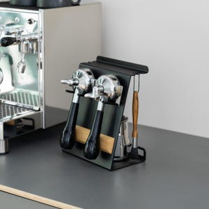 Compact station with portafilter holder for barista accessories from FLATE®