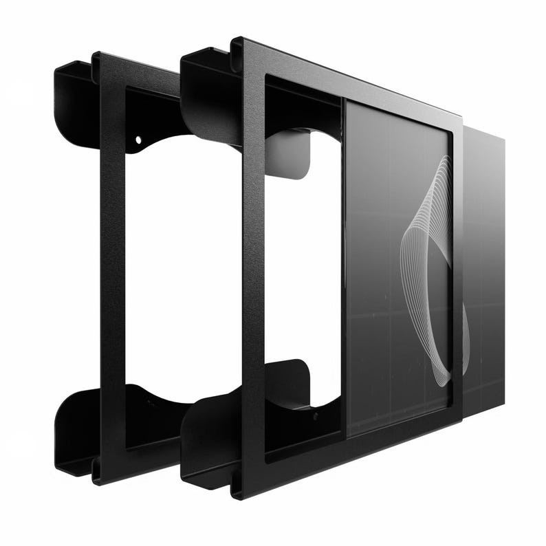 Pode incluir: Uma unidade de prateleira preta montada na parede com um design moderno. A unidade apresenta uma estrutura retangular com um painel de vidro e um design abstrato branco. A prateleira tem duas se&ccedil;&otilde;es para armazenamento e &eacute; feita de metal.