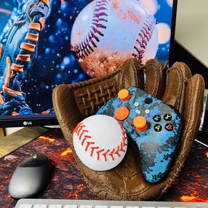 Baseball Glove Controller Stand: PS5/PS4/XBOX Gaming Decor