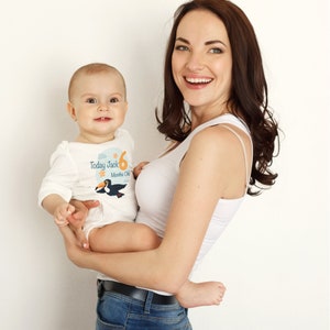 Baby Monthly Milestone Personalized Onesies, personlised baby bodysuit, baby vest image 4