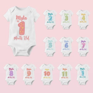 El hito mensual del bebé crece, el nombre de Onesies personalizados, el mono de bebé personalizado, el chaleco de bebé de número lindo