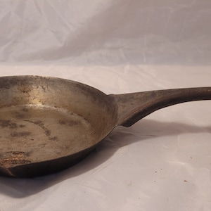 2 Old Vintage Metal SKILLETS Frying Pan Cold Handle L&G