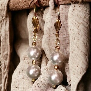 Shell Pearl Lily White Double Pearl Earrings, Gold Tone Lever Backs, 1.5”#1456