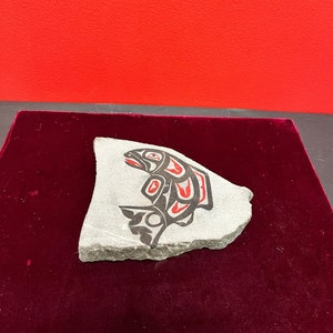 Fantastic indigenous first nations pacific northwest coast signed 6 inch painted rock — really cool — jumping fish —