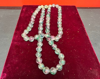 Ongeveer 26 inch lange retro Lucite ketting - geweldige kleur en uiterlijk