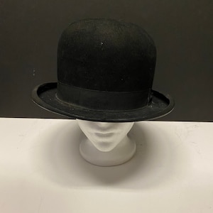 A  Stunning antique Biltmore leather lined men’s bowler  hat — medium sized head —  8 x 7 inner measurements