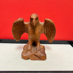 Lovely indigenous first nation 6 inch carved cedar eagle