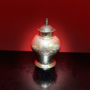 Favolosa urna in argento sterling massiccio con coperchio, in stile indiano Raj, con incisioni molto dettagliate — 550 grammi — un intenso pezzo di storia dell&#39;argento — 550 grammi