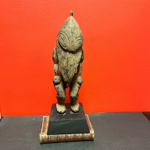 Very rare museum quality 14 inch tall Papua New Guinea 19th century statue on stand — wonderful look and patina