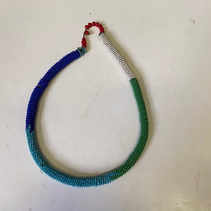 Eine fabelhafte antike afrikanische Zulu-Perlenhalskette ungefähr 18 x 15 cm — Wundervoller Zustand wäre ein tolles Geschenk oder zum Tragen — wow