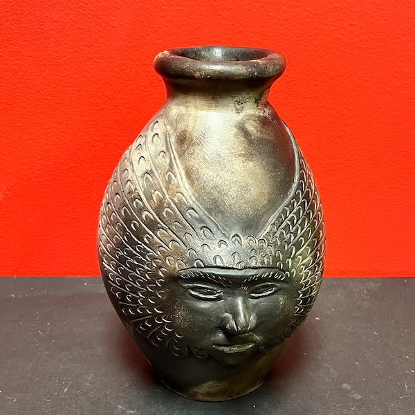 A  Fantastic YVO  SAMGUSHAK Inuit raku pottery and 10 inch vase— wonderful rare piece — Indigenous Inuit art — ranken inlet — wow