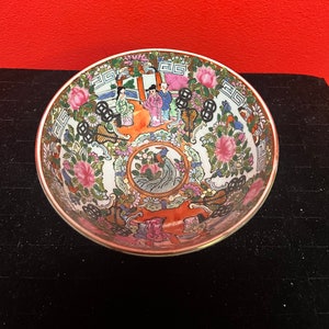 Lovely Chinese antique 6 inch famille rose bowl — perfect condition —