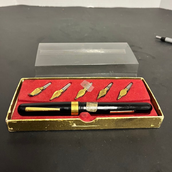 Very very cool American speedball number 7 pen set with nibs inbox - Looks like never used and a great gift