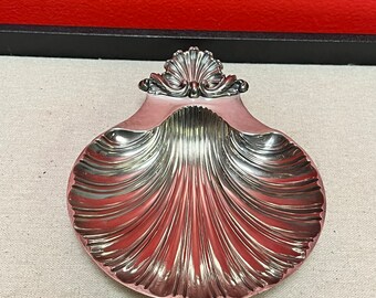 Stunning 6 inch long, English silver plated, shell shaped butter dish— fabulous condition, and perfect gift