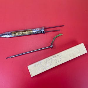 Amazing Vintage Mechanical Pencil with 2 Spare Leads