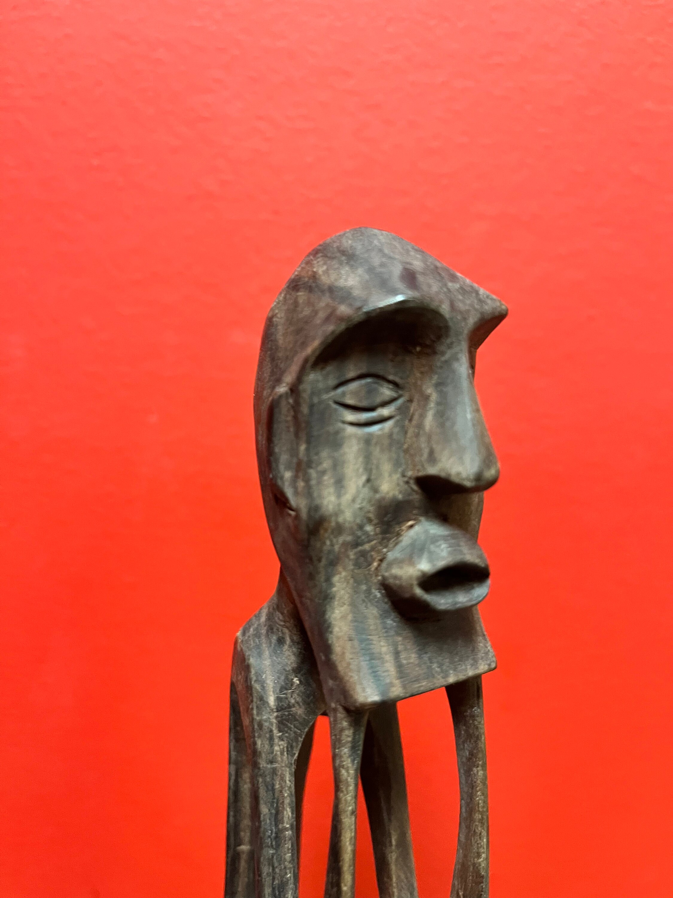 高さ11インチの美しいアフリカ様式の彫像 - 木製の古い美しさ - 完璧な