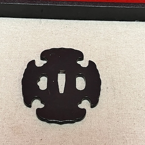 Tsuba japonaise en bronze de 3,3 pouces parfaitement simple - look frappant - provenant d&#39;une importante collection - tsuba de samouraï - antique