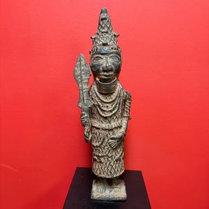 Fabulous 17.5 inch high antique African BENIN bronze statue of a male warrior — fabulous patina and 5.7 kg — well detailed — Benin bronze -