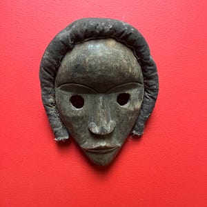 Ancient African tribal Dan mask — 9 x 6“ wide — wonderful patina and fabulous imagery — real deal tribal — wow