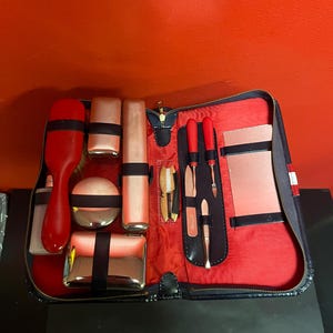 非常にクールなヴィンテージのメンズトラベルトイレタリーセット、新品の状態です。素晴らしいギフトです。
