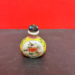 3 inch tall antique signed Chinese enamel and porcelain snuff bottle with decorated lid— real beauty — wow
