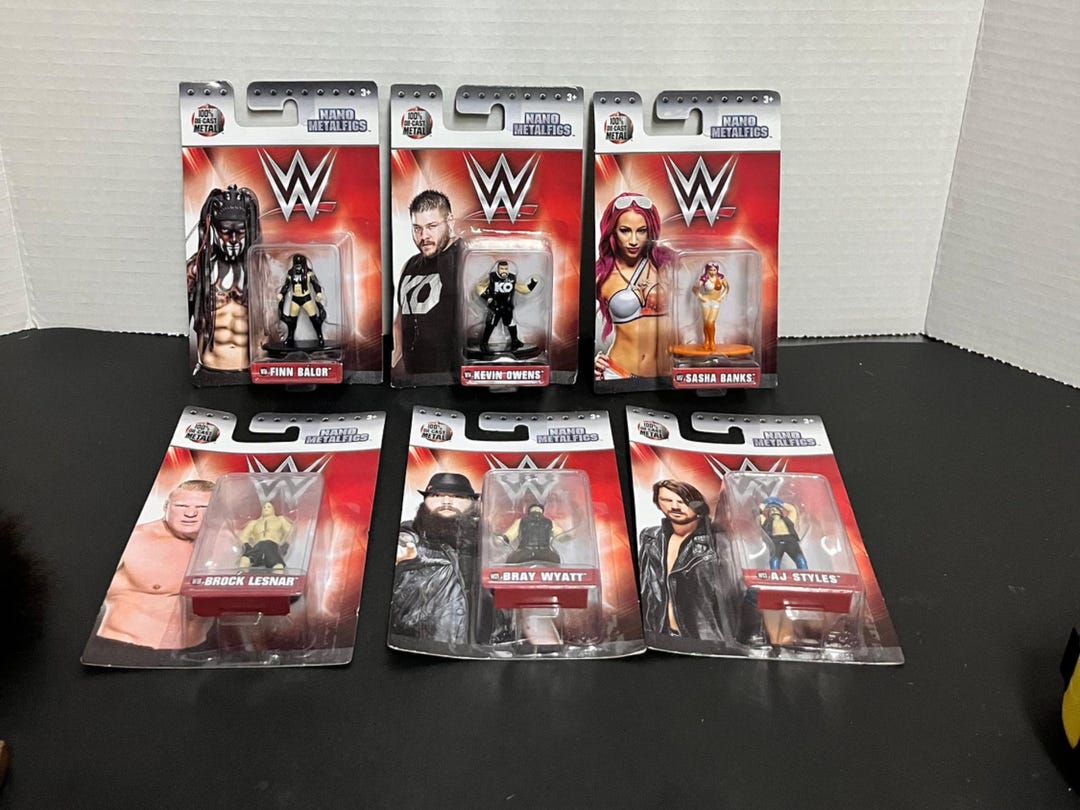 オリジナルパック入り、現在人気のWWEメタルダイキャストフィギュア6体