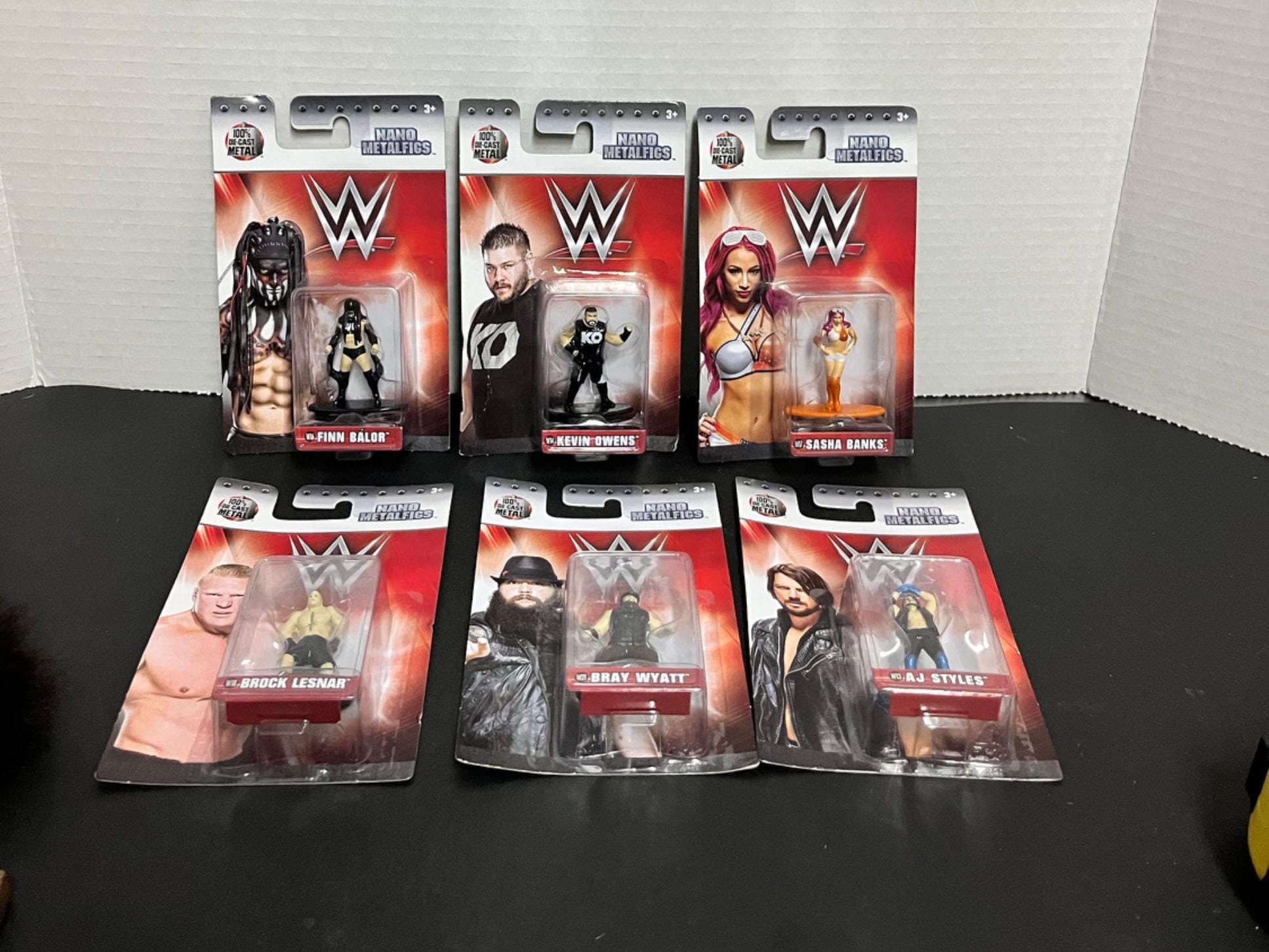 オリジナルパック入り、現在人気のWWEメタルダイキャストフィギュア6体