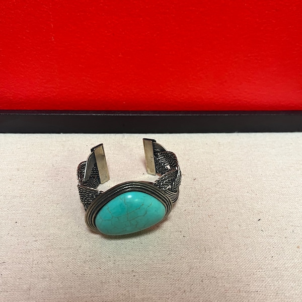 Stunning 2 1/2 inch wide unmarked Navajo silver and giant turquoise bracelet — beautiful gift — wow — 28 grams