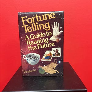Incredibile libro di divinazione del 1978, prima edizione di Douglas Hill in buone condizioni - diagrammi super fantastici, ecc. - regalo perfetto - questo è wow