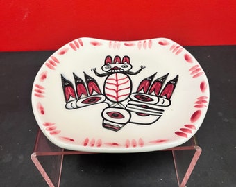 A   Lovely 7 inch Lambert pottery raven dish — indigenous, first nations Vancouver pottery — good condition  and wonderful imagery