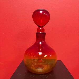 Beautiful vintage 9 inch tall blenko glass decanter — red amber colours — mint condition