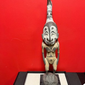 Very rare museum quality 19 century 27 inch Papua New Guinea statue — stunning detail and quality in good condition— see photos - wow wow