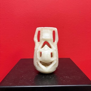 Beautiful 5 inch tall Jade vase — great imagery — origins unknown — value priced