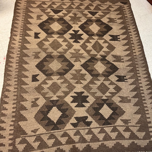 Stunning 5 x 6 Navajo American rug in perfect condition — natural, beautiful colour —