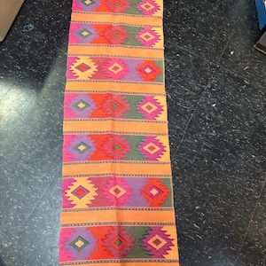 Piękny, zabytkowy chodnik Navajo — około 58 x 13 cali — piękny stan i jakość — wow