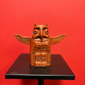 Amazing 6 inch tall indigenous first nation pacific  north West Coast well detailed signed owl statue — great value
