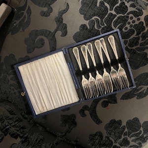 Lovely set of six English silver plated antique snack forks in original box — great gift — value priced