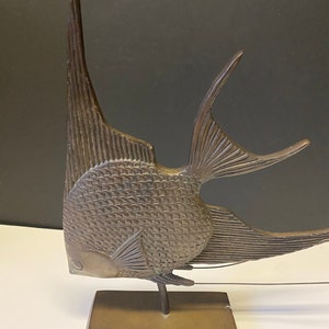 Ein Absolut prächtiger 26 cm großer Bronze-Fisch auf Holzständer mit traumhafter Patina! — super Teil