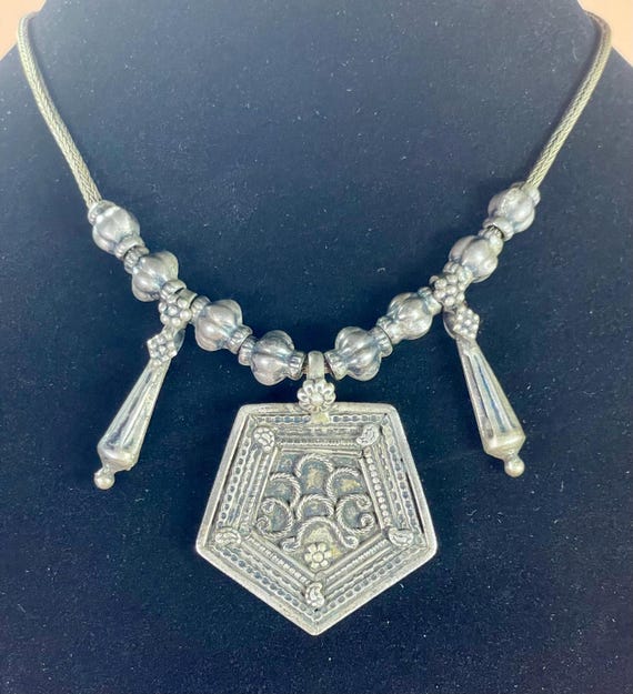 Intricately Designed Pentagon-Shaped Tibetan Neck… - image 2