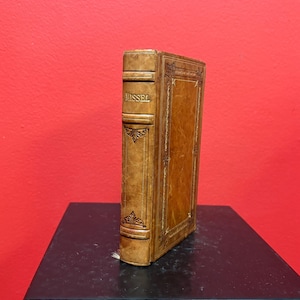 Stunning 1919 French MISSEL DE la VICTOIRE by Jean - Marie Buisson — perfect condition — in French — celebrate end of 1st ww— wow
