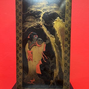 Stunning antique 11 x 6 x 4“ high Japanese lacquer and GILT box — very nice condition so see photos — wonderful detail