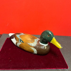 A  Lovely 13 inch Canadian wooden mallard duck decoy — great condition and paintwork — wow