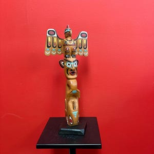 Beautiful indigenous first nation Pacific Northwest Coast antique 14 x 6” polychrome painted cedar totem pole — wonderful imagery