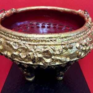 Stunning high quality 8 x 6 1/2“ high antique Burmese lacquer bowl or planter - in perfect condition — Wowzers