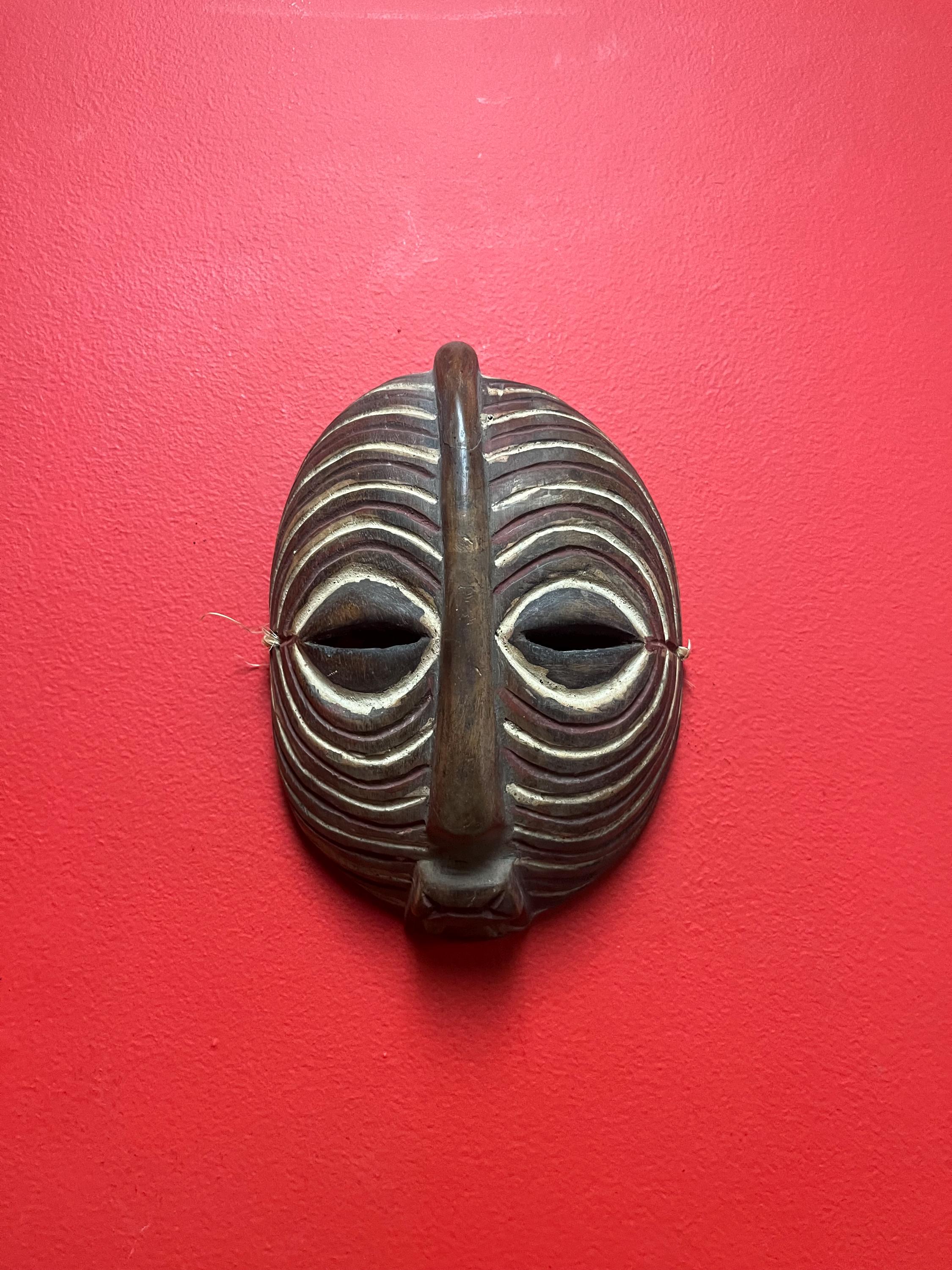 8 x 7インチの素晴らしい1950年代のアフリカタンザニアの工芸品マスク