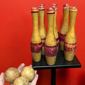 amazing rare late 19th century child’s bowling skittle game  — sticks 8 inch tall — antique condition - wonderful decor