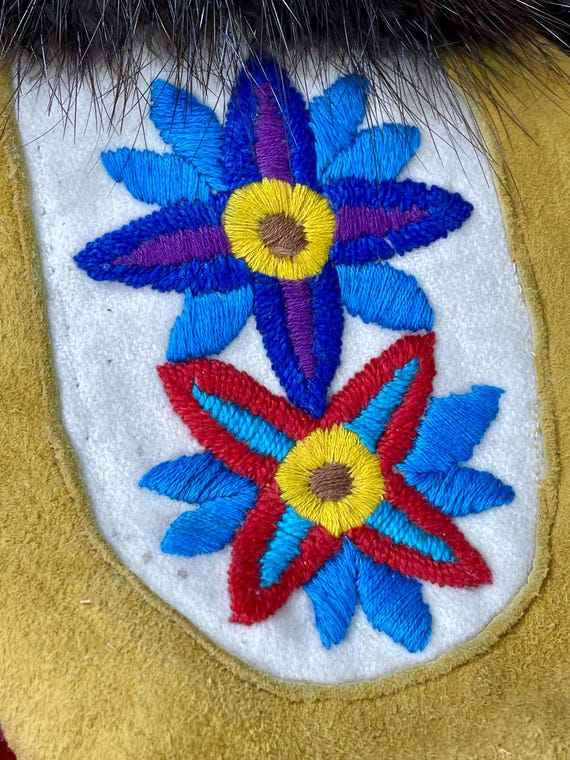 Indigenous First Nations Leather Embroidered Mocc… - image 3