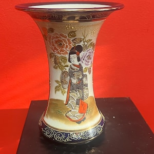 Lovely antique 7 inch tall signed Japanese Satsuma vase in excellent condition — great imagery and very nice example — perfect gift